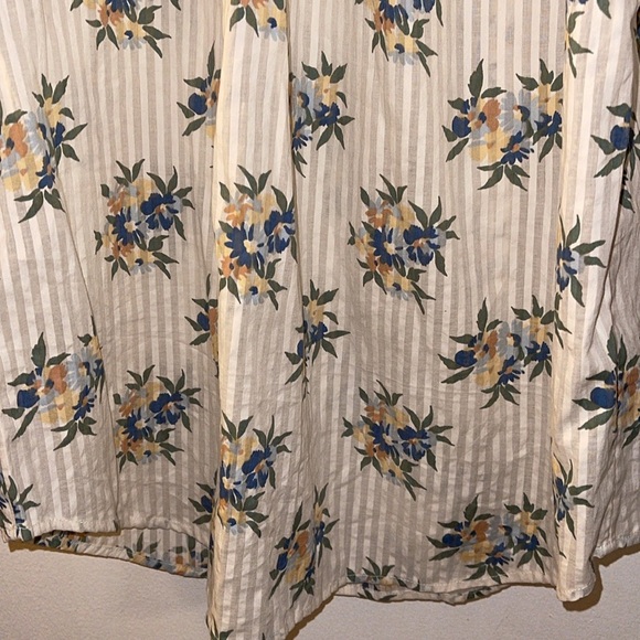 🌹NWT:CHAPS FLORAL BLOUSE - Picture 4 of 10